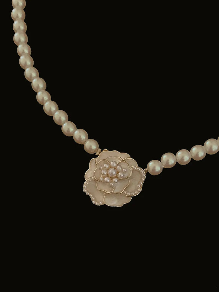 Elegant Camellia Pearl Necklace SCARLET DARKNESS